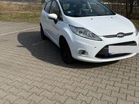 Gebraucht Ford Fiesta Titanium 97 PS (71 kW) 2012 Weiß Kleinwagen