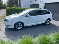 Gebraucht Skoda Rapid Active 86 PS (63 kW) 2015 Weiß Kleinwagen