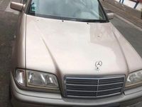 Gebraucht Mercedes C240 170 PS (125 kW) 1998 Gold Limousine