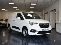 Używany Opel Combo 131 KM (96 kW) 2021 Biały Minivan