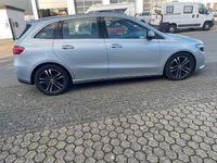 Gebraucht Mercedes B180 116 PS (85 kW) 2024 Silber Kleinwagen