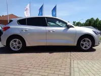 Używany Ford Focus Cool & Connect 125 KM (91 kW) 2022 Srebrny Sedan/Limuzyna