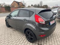 Gebraucht Ford Fiesta Celebration 101 PS (74 kW) 2016 Grau Limousine
