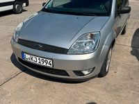 Gebraucht Ford Fiesta 80 PS (58 kW) 2003 Silber Kleinwagen
