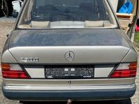 Gebraucht Mercedes 250 94 PS (69 kW) 1991 Gold Limousine