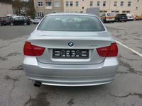 Gebraucht BMW 318 143 PS (105 kW) 2010 Silber Limousine