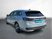 Gebraucht VW Passat 150 PS (110 kW) 2025 Silber (oyster silver metallic) Kombi
