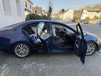 Gebraucht VW Jetta Comfortline 122 PS (89 kW) 2012 Blau Limousine