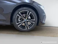 Gebraucht BMW 330e M Sport 292 PS (214 kW) 2025 Saphirschwarz Kombi