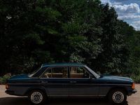 Gebraucht Mercedes 200 109 PS (80 kW) 1982 Blau Limousine