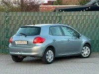 Gebraucht Toyota Auris Team 124 PS (91 kW) 2008 Medium silver metallic Kleinwagen