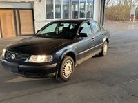 Gebraucht VW Passat 101 PS (74 kW) 1998 Blau Limousine