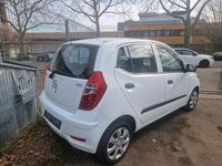 Gebraucht Hyundai i10 Edition 69 PS (50 kW) 2012 Weiß Kleinwagen