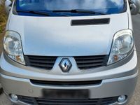 gebraucht Renault Trafic 2.5 dCi, 7 Sitzplätze und Camping-Feature