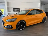 Używany Ford Focus ST 280 KM (205 kW) 2019 Pomarańczowy Sedan/Limuzyna