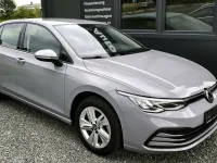 Gebraucht VW Golf VIII Life 131 PS (96 kW) 2020 Mondsteingrau Kleinwagen
