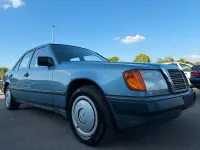 Gebraucht Mercedes E230 132 PS (97 kW) 1988 Blau Limousine