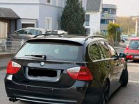Gebraucht BMW 330 197 PS (144 kW) 2007 Schwarz Kombi