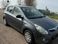 Gebraucht Hyundai i20 77 PS (56 kW) 2011 Grau Kleinwagen