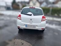 Używany Renault Clio II Dynamique 101 KM (74 kW) 2009 Biały Sedan/Limuzyna