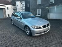 Gebraucht BMW 318 143 PS (105 kW) 2008 Silber Kombi