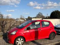 Gebraucht Toyota Aygo 68 PS (50 kW) 2009 Rot Kleinwagen