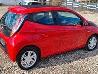 Gebraucht Toyota Aygo 69 PS (50 kW) 2015 Rot Kleinwagen