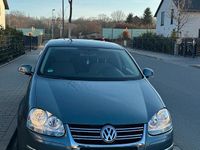 Gebraucht VW Jetta 116 PS (85 kW) 2005 Grau Limousine