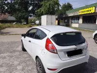 Gebraucht Ford Fiesta 60 PS (44 kW) 2013 Weiß Kleinwagen