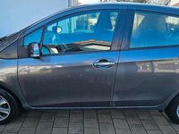 Gebraucht Toyota Yaris 69 PS (50 kW) 2014 Grau Kleinwagen