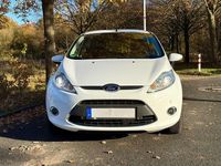 Gebraucht Ford Fiesta Titanium 95 PS (69 kW) 2012 Weiß Limousine