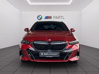 Nowe BMW 530e Performance 299 KM (219 kW) 2026 Czerwony Kombi