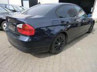 Gebraucht BMW 318 129 PS (94 kW) 2006 Monacoblau metallic Limousine