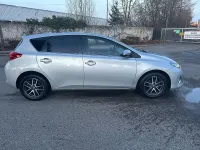 Gebraucht Toyota Auris Design 90 PS (66 kW) 2015 Silber Limousine