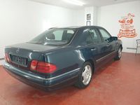 Gebraucht Mercedes E240 170 PS (125 kW) 1998 Blau Limousine