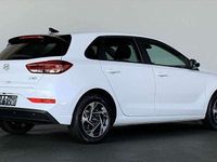 Neu Hyundai i30 101 PS (74 kW) 2025 Grau Kleinwagen