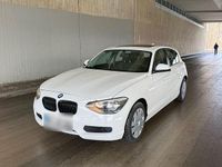 Gebraucht BMW 120 220 PS (161 kW) 2011 Weiß Kleinwagen