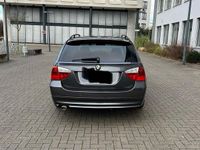 Gebraucht BMW 320 163 PS (119 kW) 2006 Grau Kombi