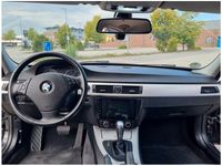 Gebraucht BMW 318 143 PS (105 kW) 2010 Schwarz Limousine