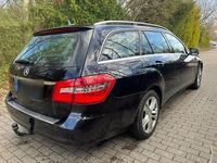 Gebraucht Mercedes E220 170 PS (125 kW) 2012 Schwarz Kombi