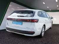 Gebraucht VW Passat Basis 150 PS (110 kW) 2024 Weiss / pure white Kombi