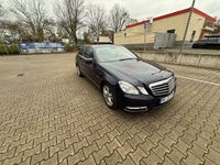 Gebraucht Mercedes E200 Avantgarde 136 PS (100 kW) 2012 Blau Limousine