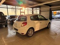 Gebraucht Renault Clio III Dynamique 88 PS (64 kW) 2011 Weiß Kleinwagen