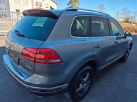 Gebraucht VW Touareg Terrain Tech 262 PS (192 kW) 2016 Grau SUV