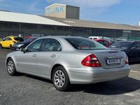 Gebraucht Mercedes E220 150 PS (110 kW) 2004 Silber Limousine