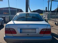 Gebraucht Mercedes E220 143 PS (105 kW) 2001 Andere farben Limousine
