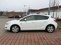 Gebraucht Opel Astra 140 PS (102 kW) 2012 Weiß Limousine