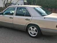 Gebraucht Mercedes E250 113 PS (83 kW) 1993 Silber Limousine