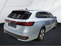 Gebraucht VW Passat Business 150 PS (110 kW) 2024 Oyster silver metallic Kombi