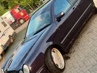 Gebraucht Mercedes E220 143 PS (105 kW) 2001 Violet Limousine